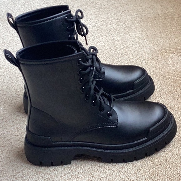 🥾 Boots - Picture 3 of 9